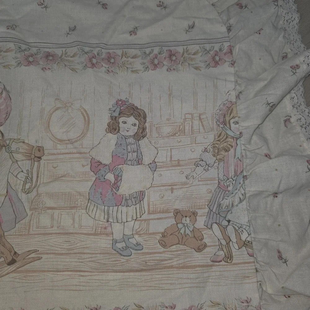 Vtg Jcpenney Victorian Doll Pattern Curtain Set / Pillowcase / Bed Skirt  Set